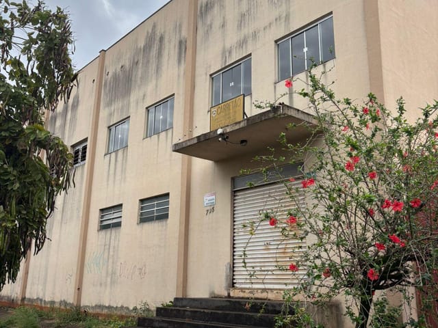 Galpão / Barracão com 1000m², para alugar, no bairro Indústrias Leves em Londrina
