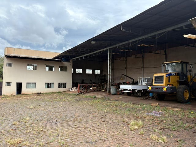 Galpão / Barracão com 1000m², para alugar, no bairro Indústrias Leves em Londrina