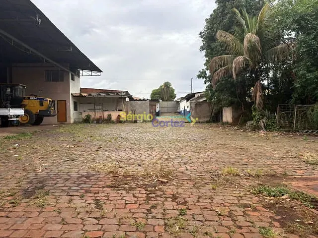 Galpão / Barracão com 1000m², para alugar, no bairro Indústrias Leves em Londrina
