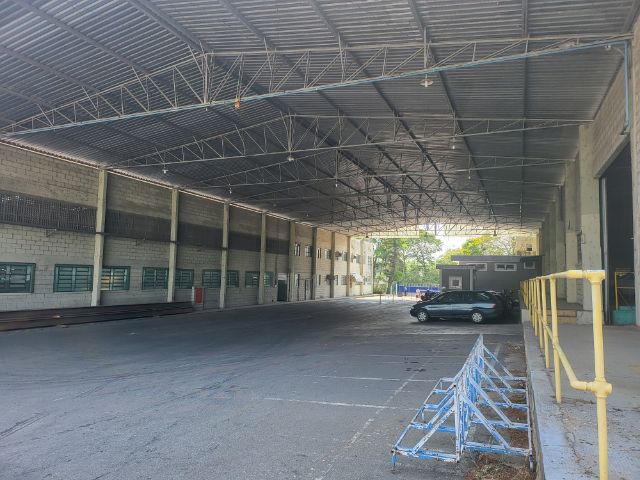 Galpão / Barracão com 1000m², para alugar, no bairro Triângulo em Pindamonhangaba