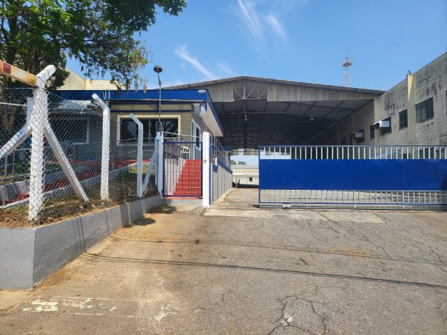 Galpão / Barracão com 4000m², para alugar, no bairro Triângulo em Pindamonhangaba