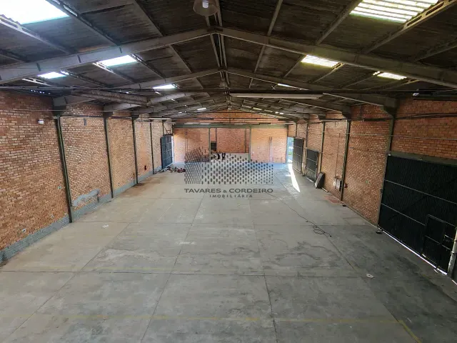 Galpão / Barracão com 1400m², para alugar, no bairro Águas Belas em São José dos Pinhais