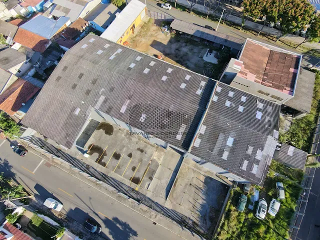 Galpão / Barracão com 1400m², para alugar, no bairro Águas Belas em São José dos Pinhais