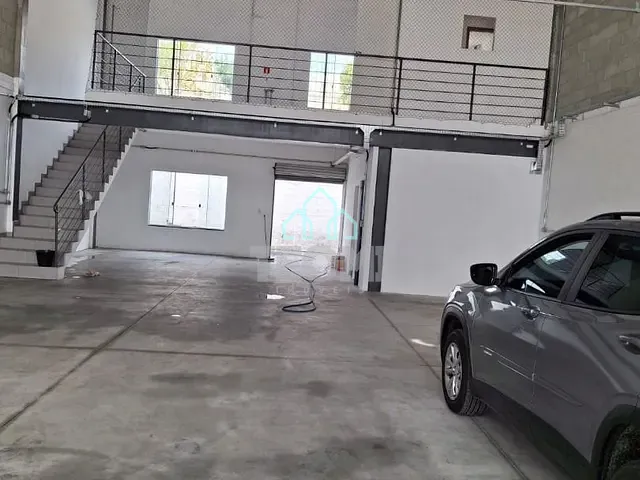 Galpão / Barracão com 300m², para alugar, no bairro Loteamento Industrial em Taubaté