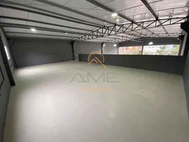Galpão / Barracão com 400m², à venda, no bairro Laranjal em Pelotas