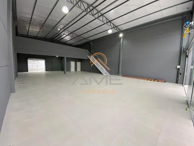 Galpão / Barracão com 400m², à venda, no bairro Laranjal em Pelotas