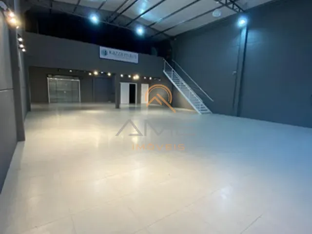 Galpão / Barracão com 400m², à venda, no bairro Laranjal em Pelotas
