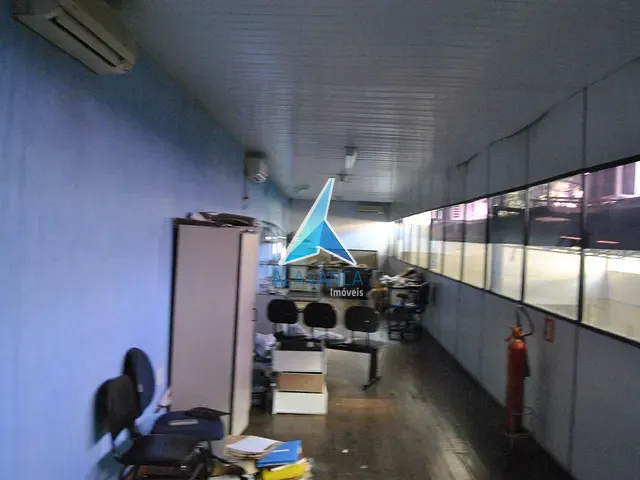 Galpão / Barracão com 600m², à venda, no bairro Lourdes em Governador Valadares