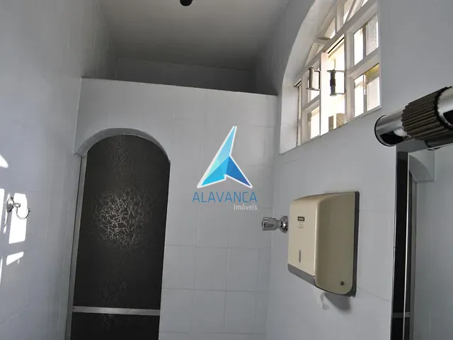 Galpão / Barracão com 600m², à venda, no bairro Lourdes em Governador Valadares