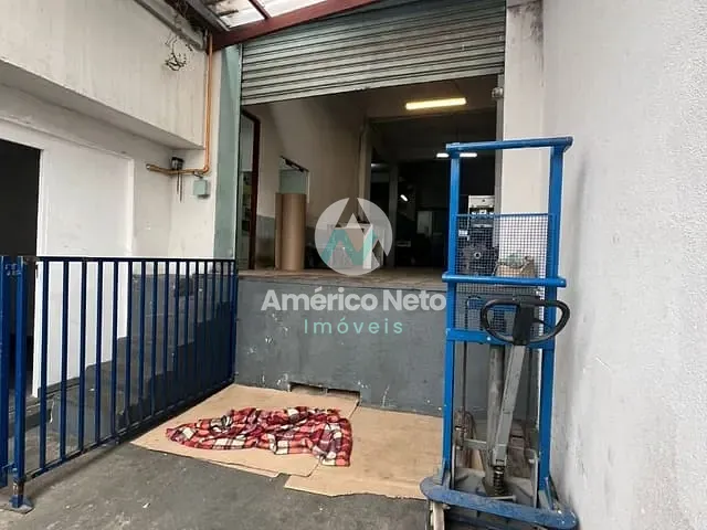 Galpão / Barracão com 250m², para alugar, no bairro Cerâmica em São Caetano do Sul