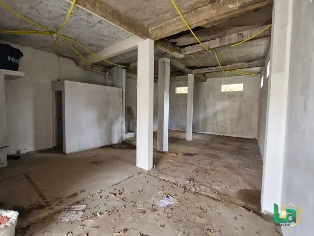 Loja para alugar, no bairro Santana em Muriaé