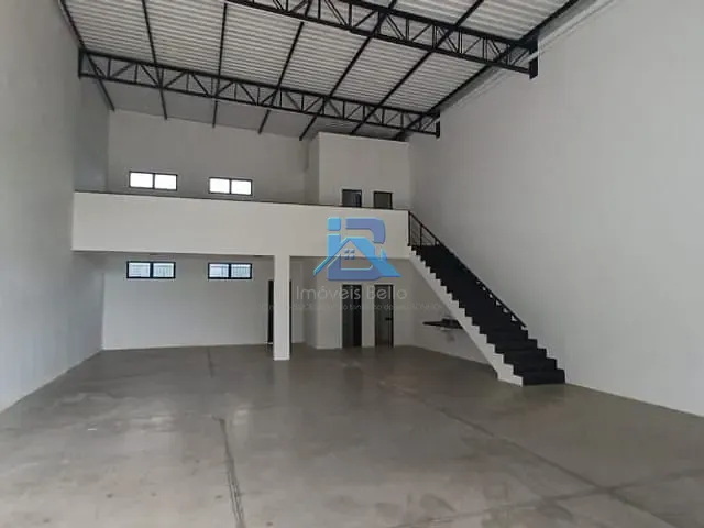 Galpão / Barracão com 250m², para alugar, no bairro Bairro da Ponte em Itatiba