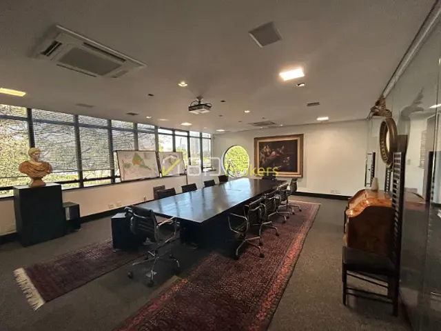 Prédio com 700m², à venda ou para alugar, no bairro Jardim Everest em São Paulo