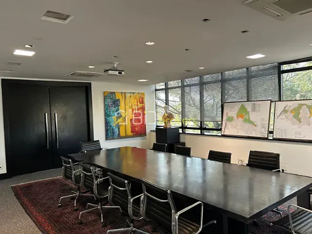Prédio com 700m², à venda ou para alugar, no bairro Jardim Everest em São Paulo