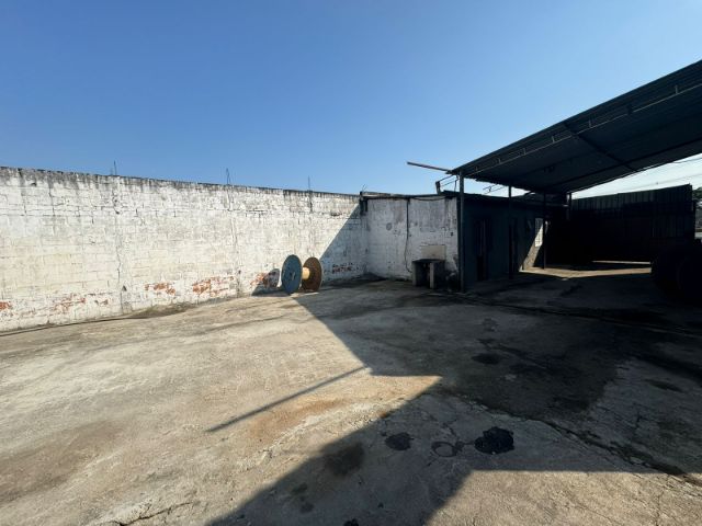 Galpão / Barracão com 500m², para alugar, no bairro Vila São Benedito em Pindamonhangaba