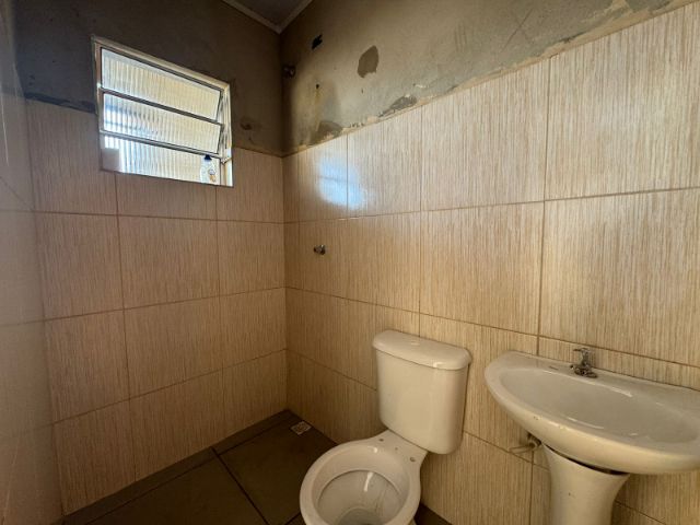 Galpão / Barracão com 500m², para alugar, no bairro Vila São Benedito em Pindamonhangaba