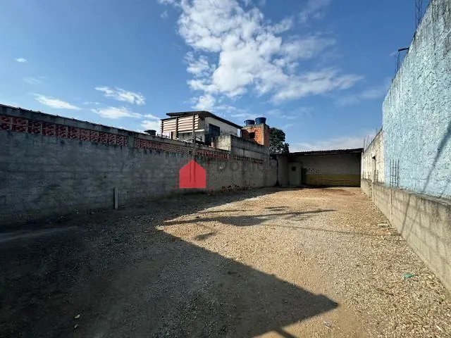Galpão / Barracão com 500m², para alugar, no bairro Vila São Benedito em Pindamonhangaba