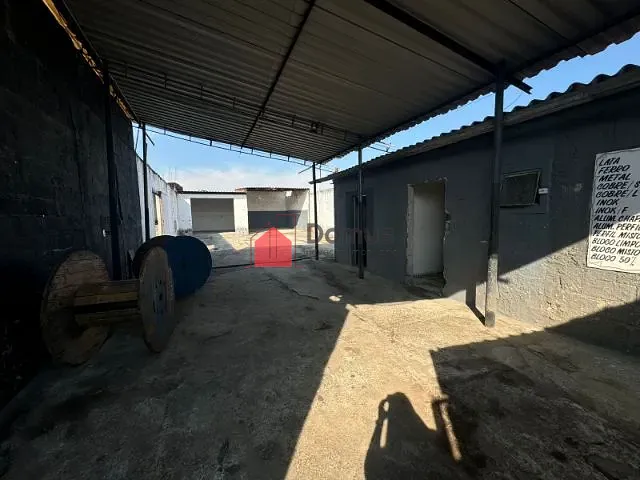 Galpão / Barracão com 500m², para alugar, no bairro Vila São Benedito em Pindamonhangaba