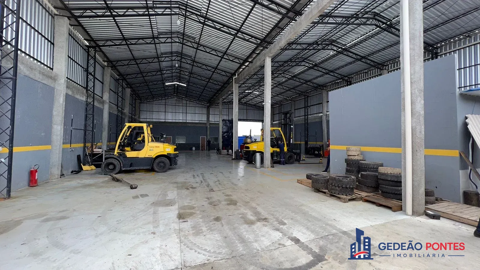 Depósito-Galpão, 1600 m² - Foto 1