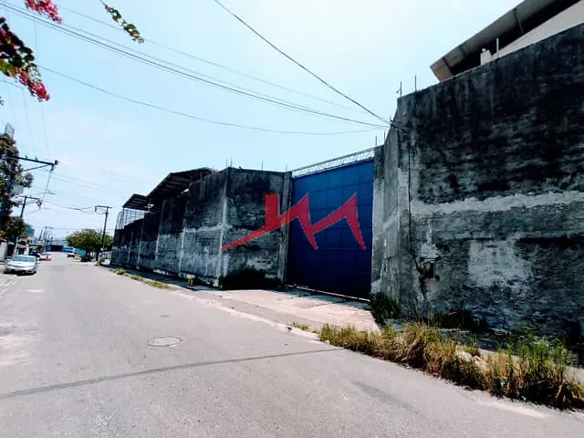 Galpão / Barracão com 2000m², à venda, no bairro Laranjal em São Gonçalo