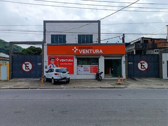 Galpão / Barracão com 1056m², à venda, no bairro Vila Valqueire em Rio de Janeiro