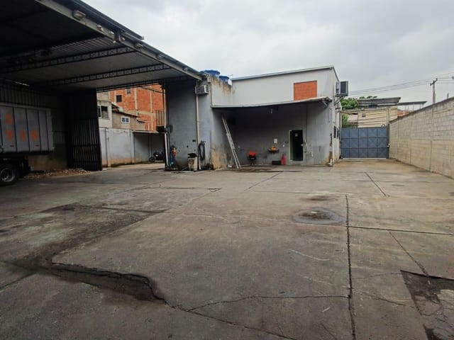 Galpão / Barracão com 1056m², à venda, no bairro Vila Valqueire em Rio de Janeiro