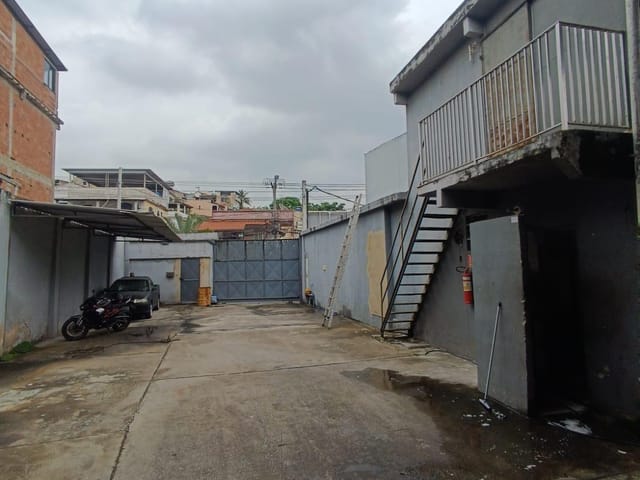 Galpão / Barracão com 1056m², à venda, no bairro Vila Valqueire em Rio de Janeiro