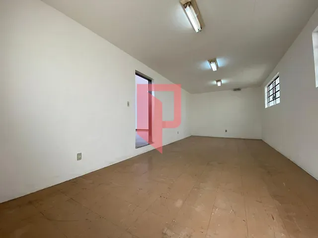 Galpão / Barracão com 250m², para alugar, no bairro Caiçara em Belo Horizonte