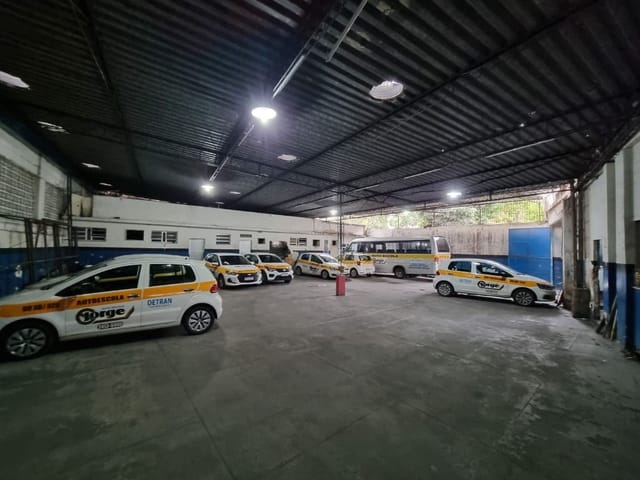 Galpão / Barracão com 600m², à venda, no bairro Senador Vasconcelos em Rio de Janeiro