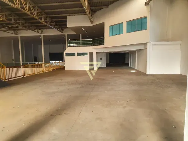 Galpão / Barracão com 2610m², à venda, no bairro Vila Brasil em Ribeirão Preto