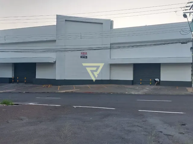 Galpão / Barracão com 2610m², à venda, no bairro Vila Brasil em Ribeirão Preto