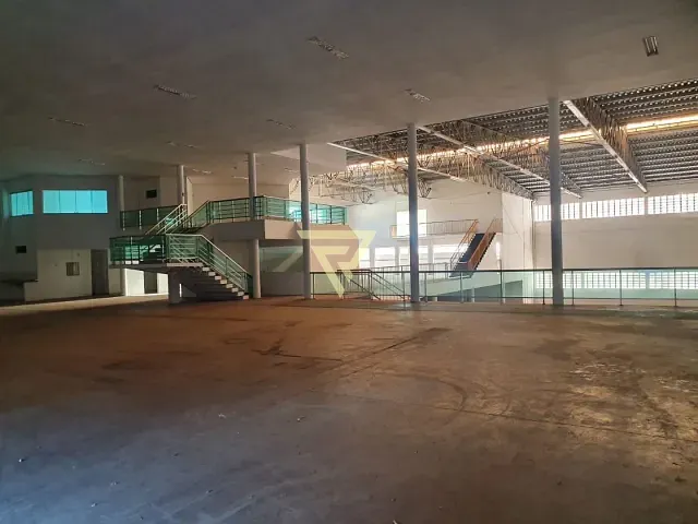 Galpão / Barracão com 2610m², à venda, no bairro Vila Brasil em Ribeirão Preto