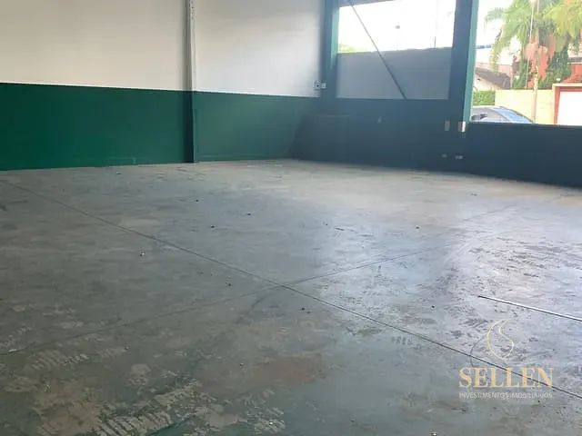 Galpão / Barracão com 245m², para alugar, no bairro Centro em Balneário Camboriú