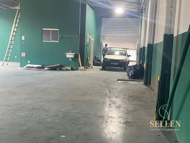 Galpão / Barracão com 245m², para alugar, no bairro Centro em Balneário Camboriú