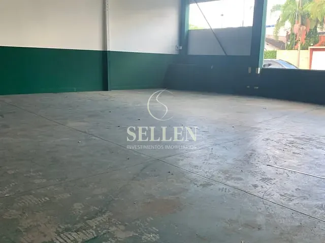 Galpão / Barracão com 245m², para alugar, no bairro Centro em Balneário Camboriú