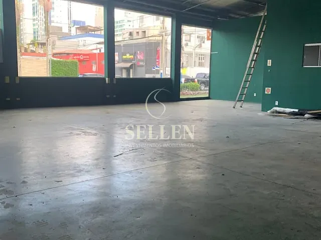 Galpão / Barracão com 245m², para alugar, no bairro Centro em Balneário Camboriú