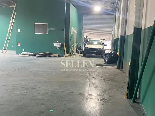 Galpão / Barracão com 245m², para alugar, no bairro Centro em Balneário Camboriú