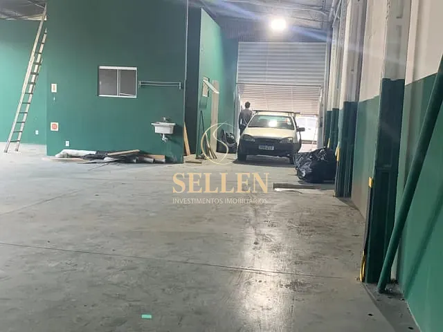 Galpão / Barracão com 245m², para alugar, no bairro Centro em Balneário Camboriú