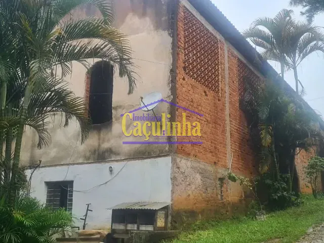 Galpão / Barracão com 610m², para alugar, no bairro Centro em Valença