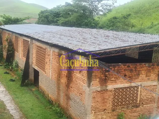 Galpão / Barracão com 610m², para alugar, no bairro Centro em Valença