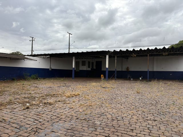 Galpão / Barracão com 1000m², para alugar, no bairro Indústrias Leves em Londrina