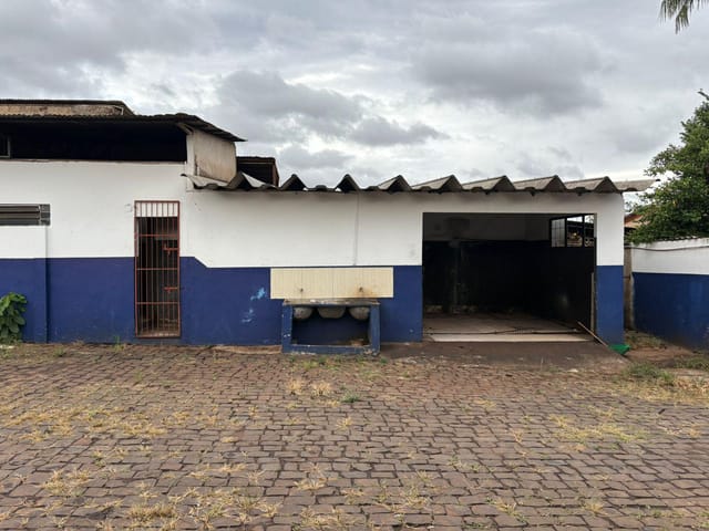 Galpão / Barracão com 1000m², para alugar, no bairro Indústrias Leves em Londrina