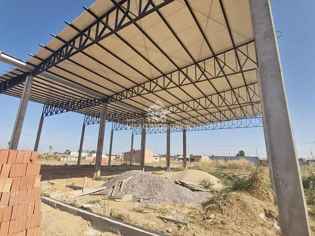 Galpão / Barracão com 450m², para alugar, no bairro JARDIM DAS ROSAS em Sinop