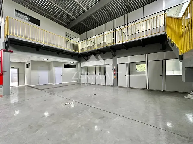 Galpão / Barracão com 2800m², à venda, no bairro Vila Formosa em Blumenau