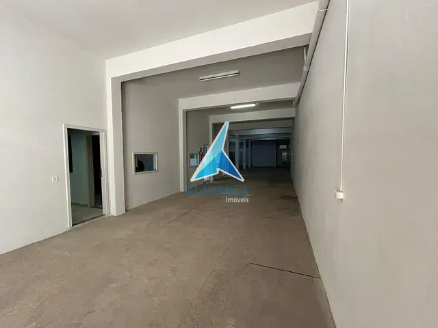 Galpão / Barracão com 320m², à venda ou para alugar, no bairro Centro em Governador Valadares
