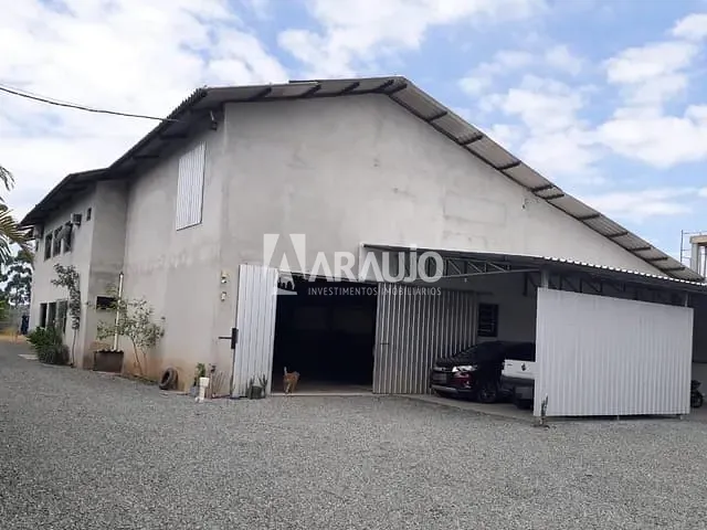 Galpão / Barracão com 2000m², à venda, no bairro Escalvados em Navegantes