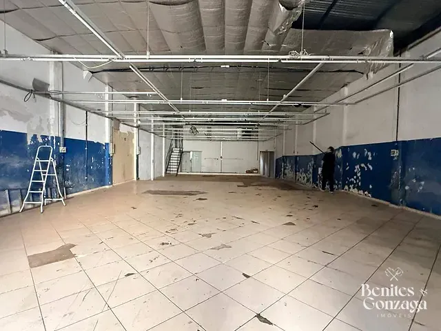 Galpão / Barracão com 413m², para alugar, no bairro Jardim Internorte em Maringá