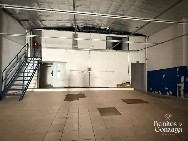 Galpão / Barracão com 413m², para alugar, no bairro Jardim Internorte em Maringá