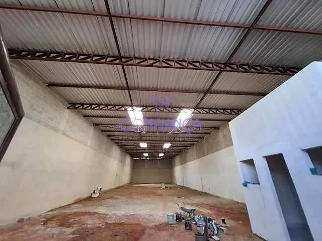 Galpão / Barracão com 650m², para alugar, no bairro Nova Piam em Belford Roxo