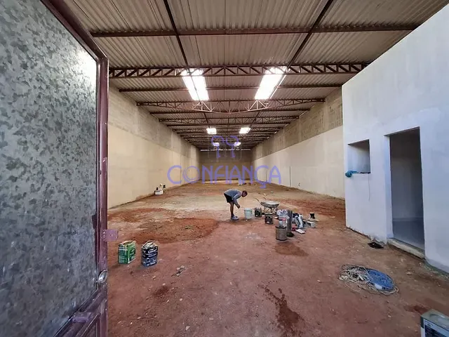 Galpão / Barracão com 650m², para alugar, no bairro Nova Piam em Belford Roxo
